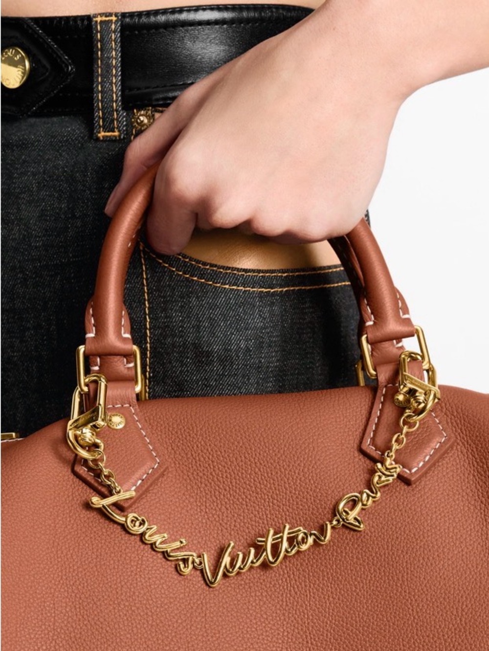 ✨ 🆕 Script Bag Chain Clip ✨ - Picture 2 of 10